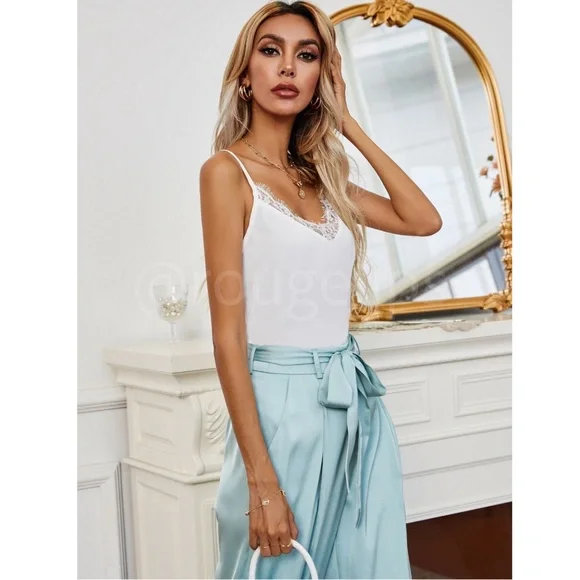 Lace Trim Detail V-Neck White Camisole Cami Top Shirt - Picture 3 of 7